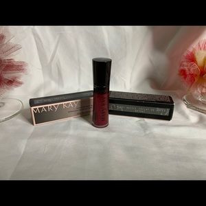 😍Lip Gloss Mary Kay NWT BERRY DAZZLE